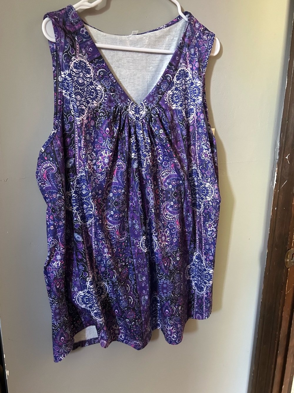 NWOT Sleeveless V-Neck Purple Paisley Tank Top